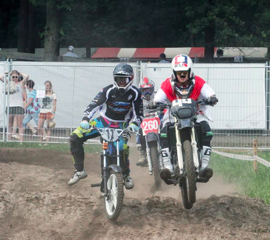 Brommercross gaat hard